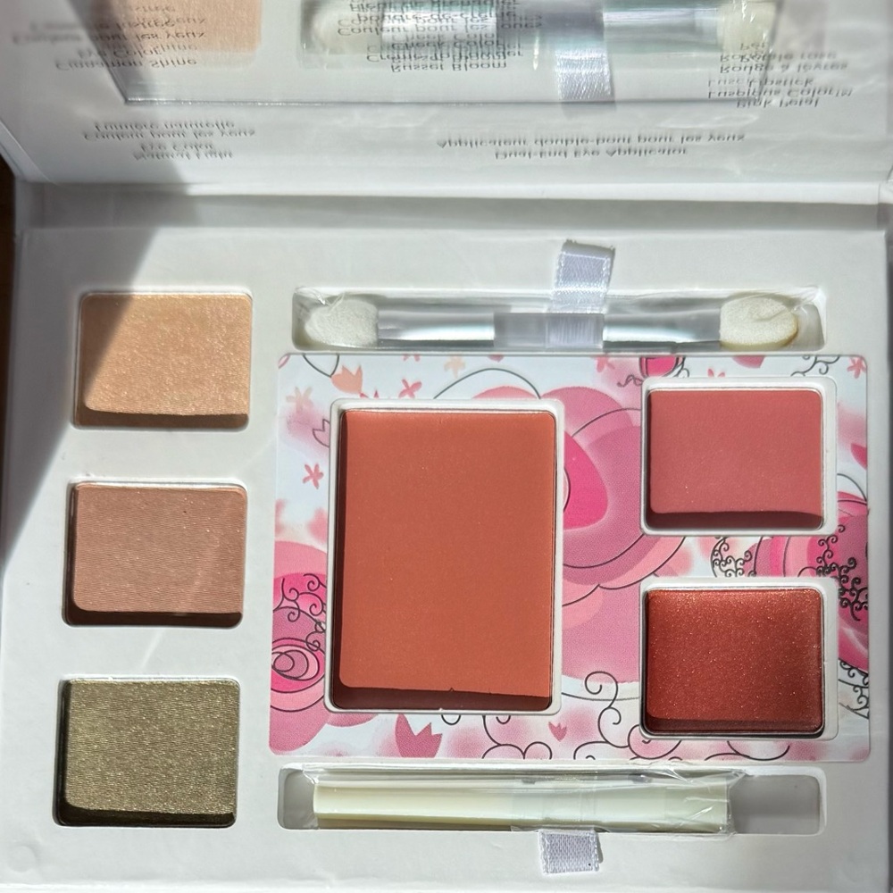 MK Enchanted Garden Color Palette Eyeshadows Lipsticks Cream to Powder Rouges - Picture 2 of 8